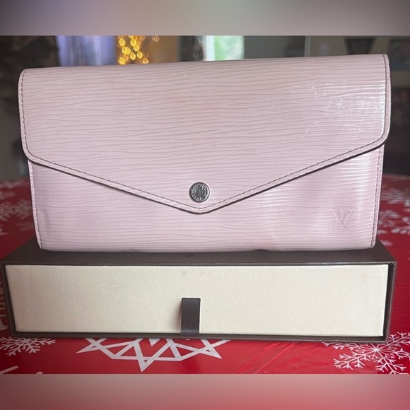 Louis Vuitton Pink Epi Sarah Wallet - Picture 1 of 7